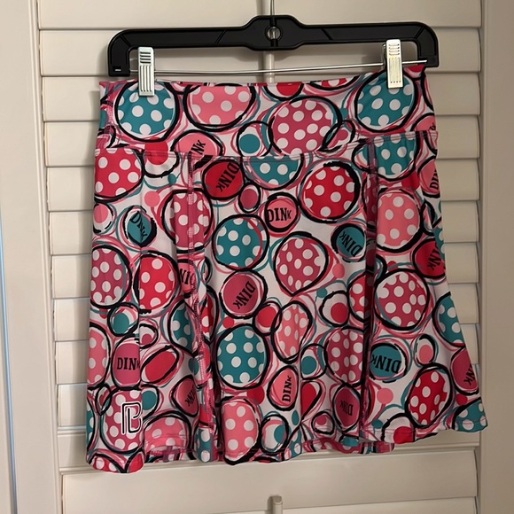NWOT Pickleball Bella Dink Skort SZ2 Bella Tee SZM and Hat One Size In Pink - Picture 5 of 7